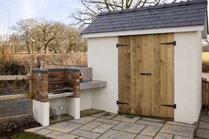 Property grounds - Brecon Beacons Cottage with Stunning Country Views (Myddfai)