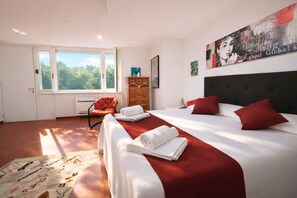 4 Schlafzimmer, Schreibtisch, Bügeleisen/Bügelbrett, Reisekinderbett