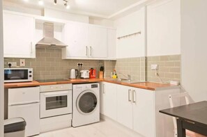 Apartment, 1 Queen Bed with Sofa bed | Private kitchen | Fridge, microwave, oven, stovetop - Cozy 1-bedroom Apartment at the City Centre (Dublin)