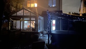 Exterior - Urban Retreat Hot Tub Bar Ev Charger (Smethwick)