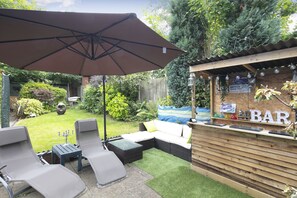 Terrace/patio - Urban Retreat Hot Tub Bar Ev Charger (Smethwick)