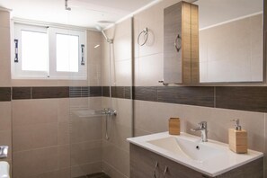 Apartment | Bathroom - GTD31502 - Art room of Athens - Hera (Palaio Faliro)