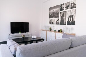 Apartment | Living area - GTD31502 - Art room of Athens - Hera (Palaio Faliro)