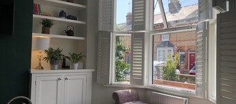 Cosy Victorian Town House with parking and great location