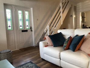 Living area - Cosy Victorian Town House with parking and great location (Taunton)