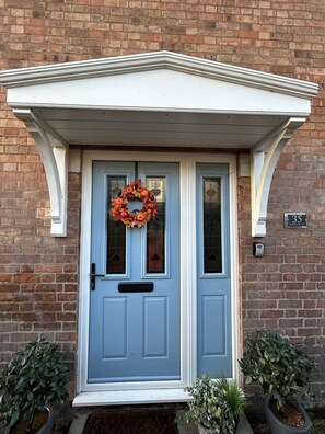Exterior detail - Cosy Victorian Town House with parking and great location (Taunton)