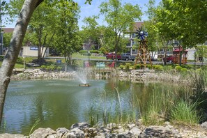Property grounds - Cozy Creek Cottage (Branson)
