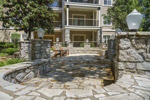 Property grounds - Cozy Creek Cottage (Branson)