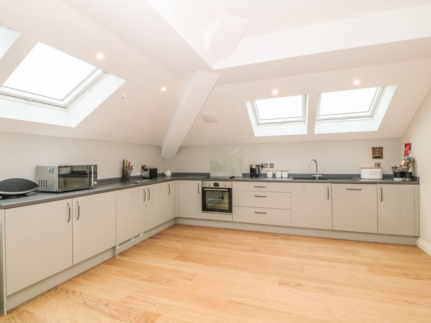 電冰箱、洗碗機、鍋具/餐盤/廚房用品