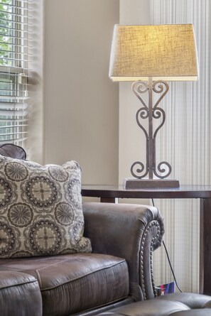 Interior detail - Relaxing at the Majestic (Branson)