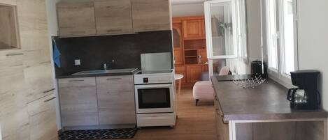 Réfrigérateur, four, plaque de cuisson, lave-vaisselle