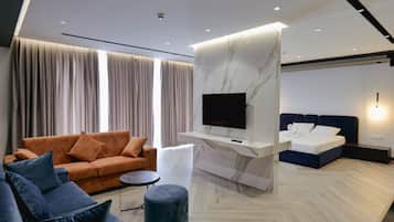 Family Suite | 1 bedroom, minibar, bed sheets