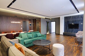 Presidential Suite | Minibar, soundproofing, bed sheets - Adamas Resort & Hotel (Shënkoll)