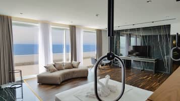 Presidential Suite | 1 bedroom, minibar, bed sheets