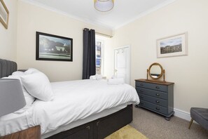 2 bedrooms, iron/ironing board, WiFi, bed sheets