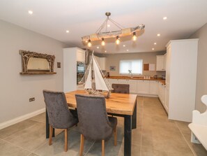 Fridge, dishwasher, cookware/dishes/utensils - Fishermans Cottage (Bodorgan)