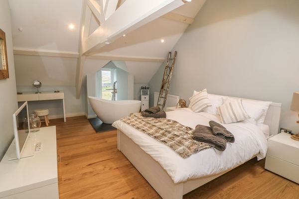 3 bedrooms, WiFi (free), individually decorated, individually furnished