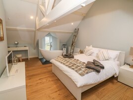 3 bedrooms, individually decorated, individually furnished, free WiFi