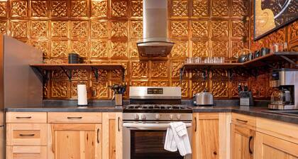 Just outside Traverse City Hot Tub King Bed Fire Place Full Kitchen PET Friendly