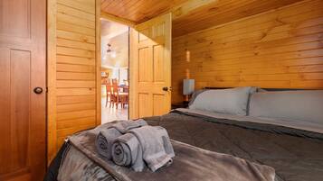 3 slaapkamers, een bureau, een strijkplank/strijkijzer, gratis wifi