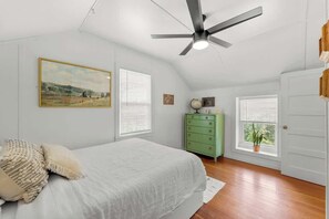 2 makuuhuonetta, silitysrauta/-lauta, ilmainen Wi-Fi, vuodevaatteet