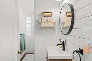 Douche, sèche-cheveux
