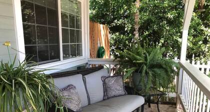 Charming 1950's Bungalow for 5