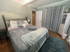 3 Schlafzimmer, Schreibtisch, Bügeleisen/Bügelbrett, Reisekinderbett