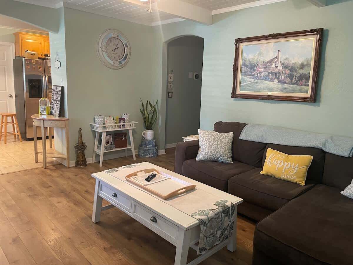 Smart TV, fireplace, video games, offices