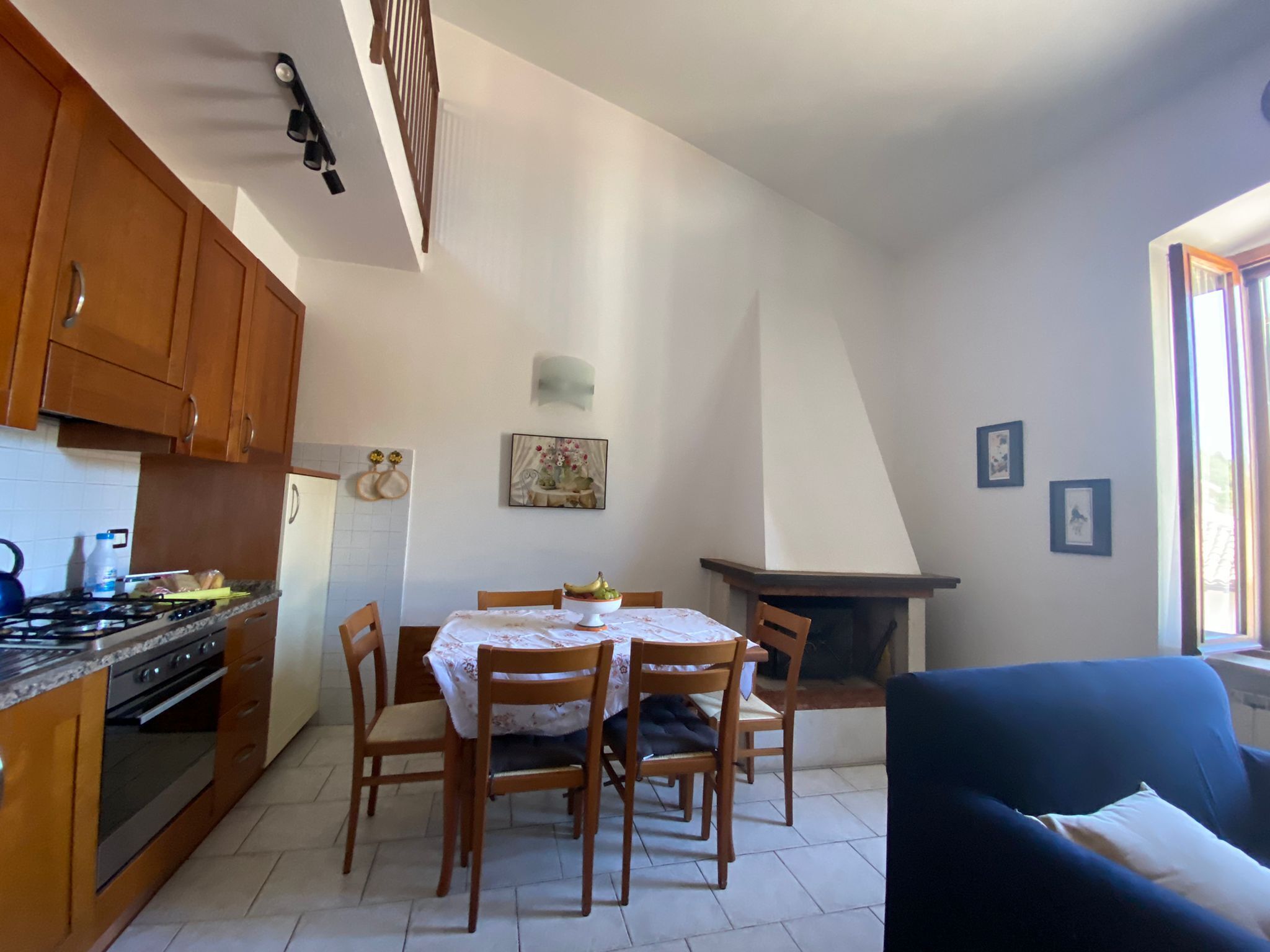 Frigorifero, forno, piano cottura, macchina per tè/caffè