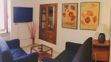 Smart-TV, Kamin, Bücher