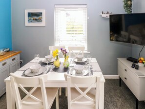 Cottage | Dining