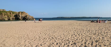 Una playa cerca