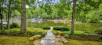 Fabulous, Pristine Lakefront Home; Hot Tub, Gated Community - Play, Swim, Relax