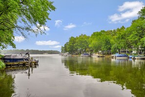 Marina - Fabulous, Pristine Lakefront Home; Hot Tub, Gated Community - Play, Swim, Relax (Locust Grove)