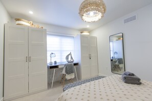 2 bedrooms, desk, iron/ironing board, WiFi
