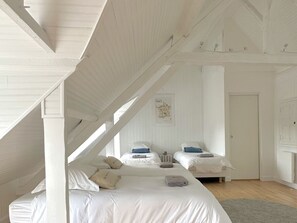 A bedroom with two beds, white walls, and a sloped ceiling. - La Maison Harmony holidays near Cabourg 2 à 12 p (Beuvron-en-Auge)