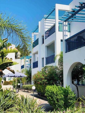 Exterior - Paphos pool view apartment (Paphos)