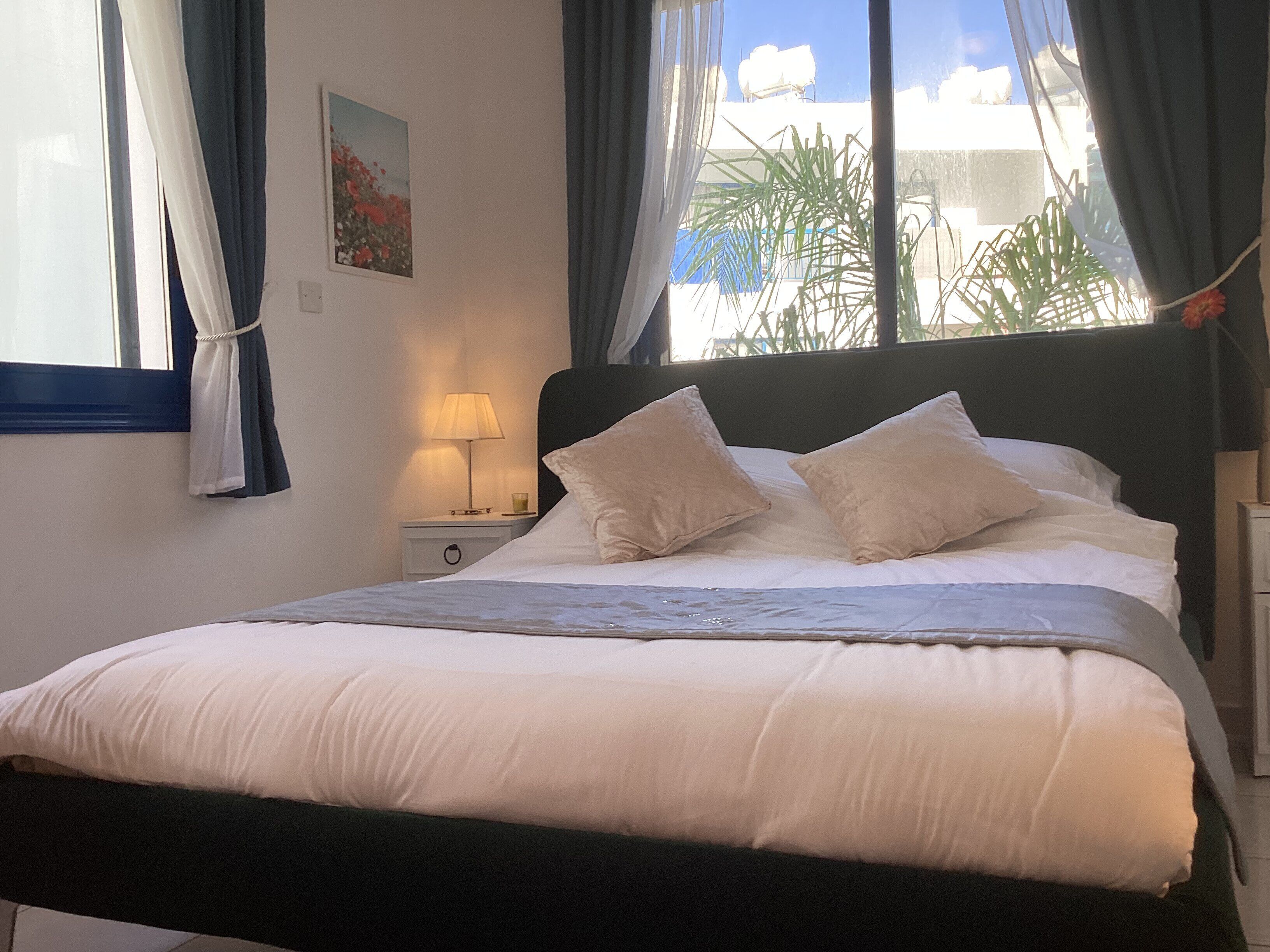 Pool View Apartment, Walk To The Beach And Harbour - Paphos