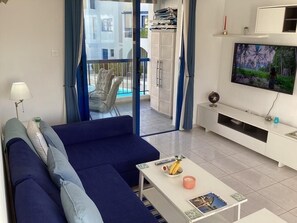 Smart TV, DVD player - Paphos pool view apartment (Paphos)