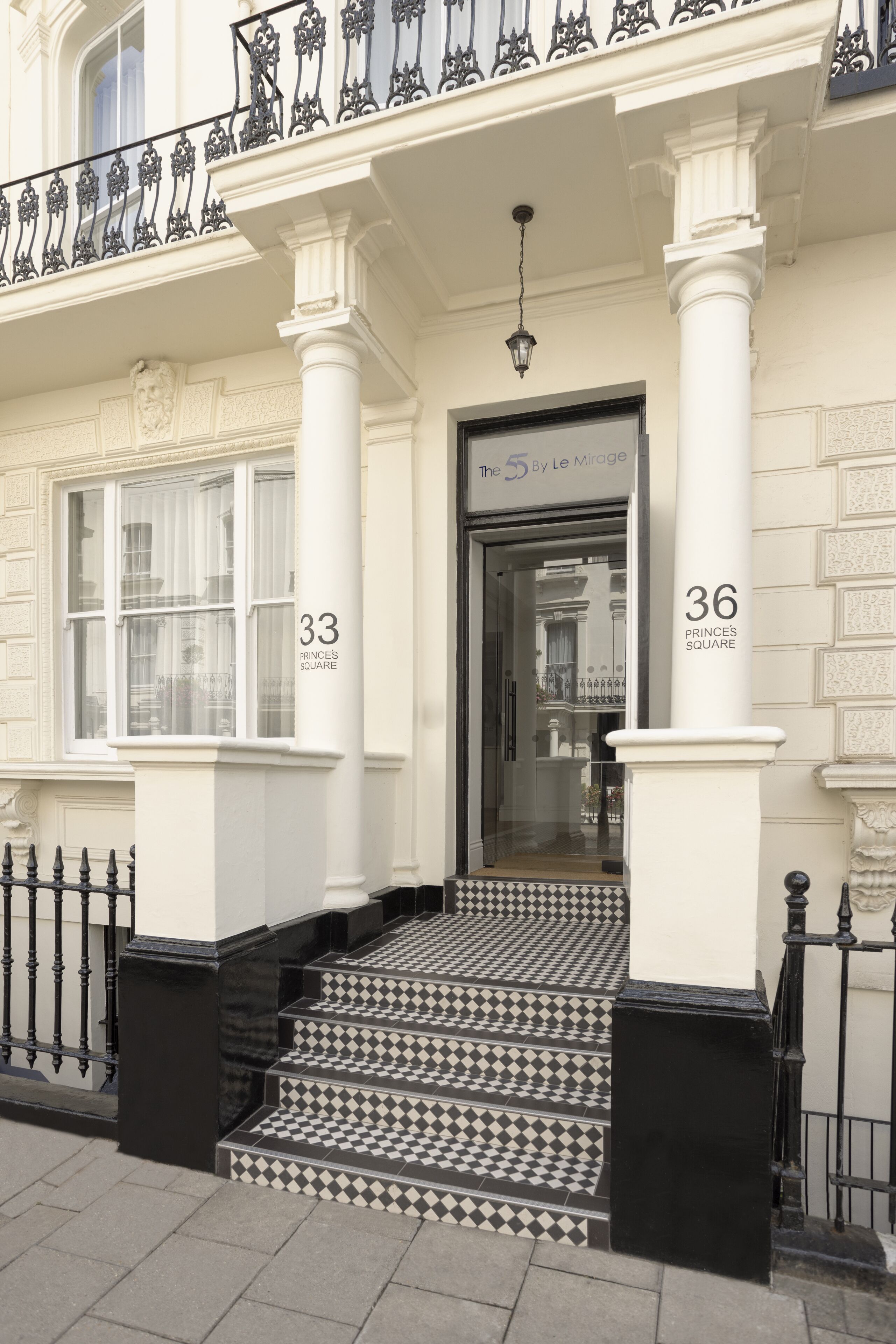 Fachada de la propiedad