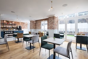 Päivittäinen mannermainen aamiainen (17.00 GBP per henkilö)