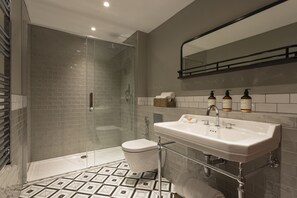 Ducha, artículos de tocador ecológicos, secador de pelo, bidet