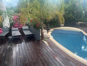 Outdoor pool - Small warm house near the sea (La Garde)