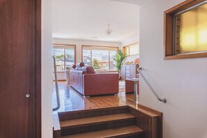 Interior - Vibin' Fun House 400meters (5 min walk) to D'Albora Marinas.
Outdoor Spa
 (Nelson Bay)