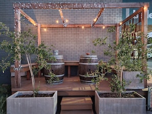 Property grounds - Vibin' Fun House 400meters (5 min walk) to D'Albora Marinas.
Outdoor Spa
 (Nelson Bay)