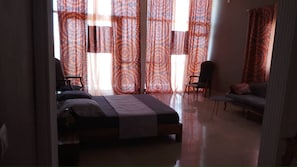 Deluxe-Doppelzimmer | Verdunkelungsvorhänge, Bügeleisen/Bügelbrett, kostenloses WLAN