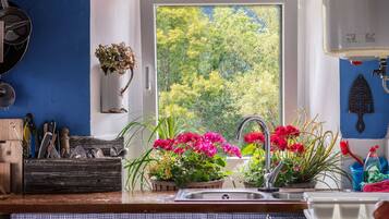 Køleskab, mikrobølgeovn, ovn, kogeplade