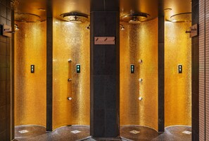 Behandlungsräume für Paare, Sauna, Whirlpool, Dampfbad