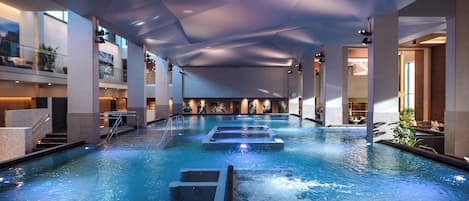 Couples treatment room(s), sauna, hot tub, steam room